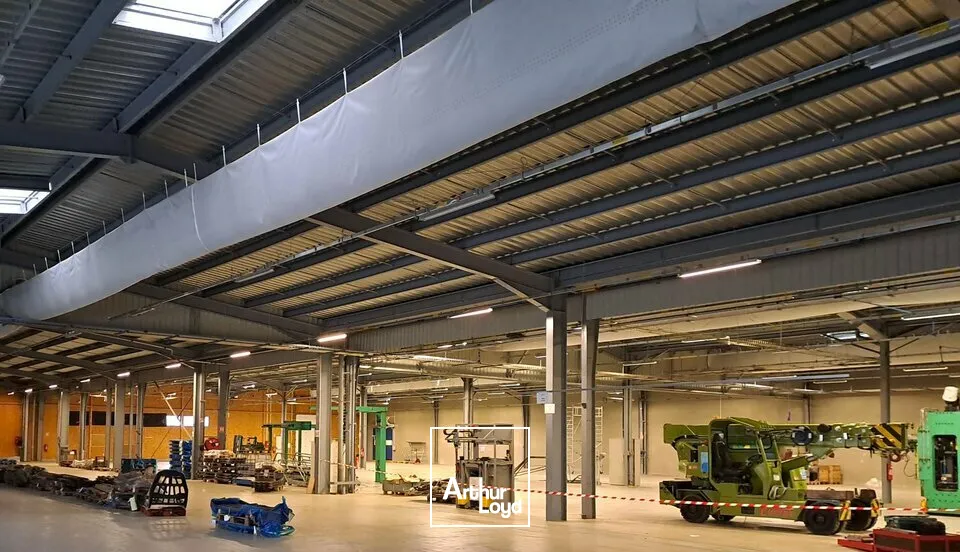 A LOUER - ENTREPÔT DE 2 000m²  CHÂTELLERAULT NORD  EMPLACEMENT STRATÉGIQUE PROCHE A10