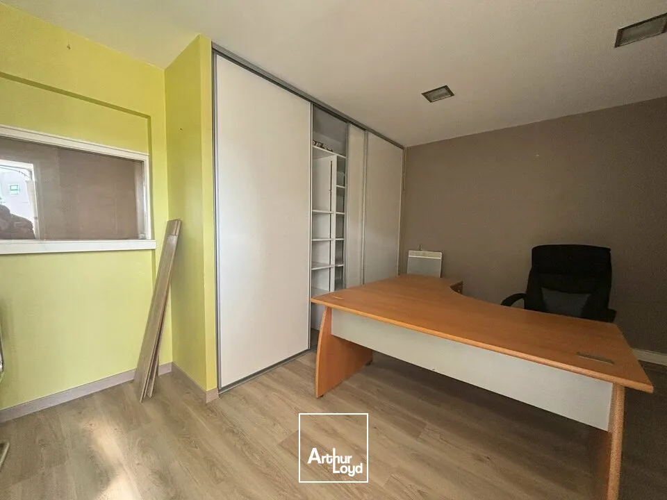 À louer  Local d'activité 190 m² avec bureau et mezzanine 