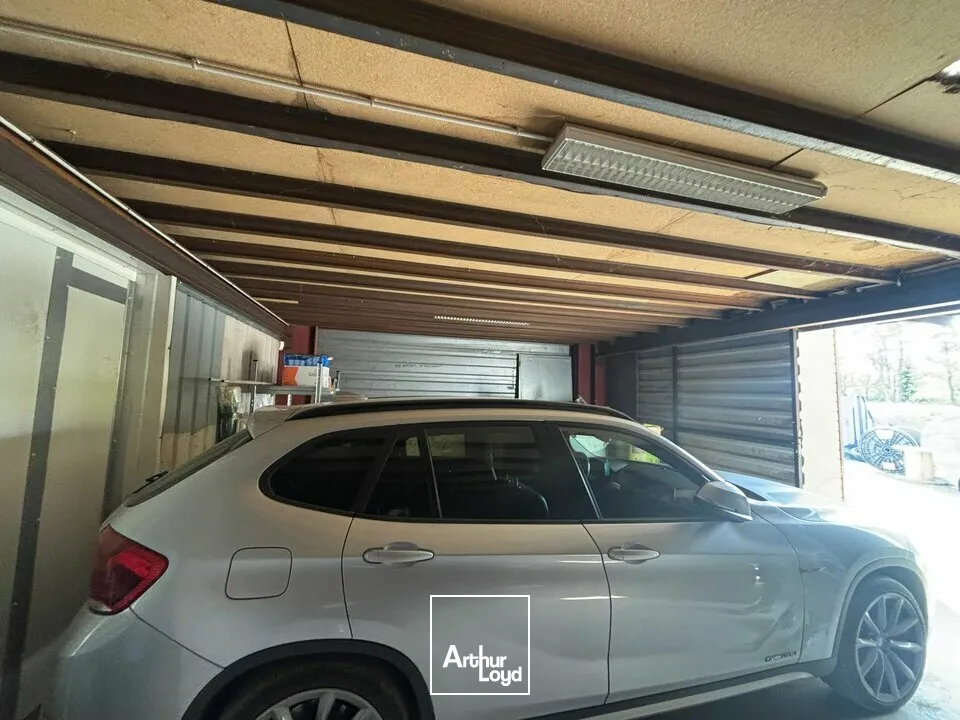 À louer  Local d'activité 190 m² avec bureau et mezzanine 