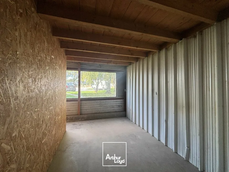 Atelier / stockage 100 m² à louer  Emplacement stratégique La Chaize