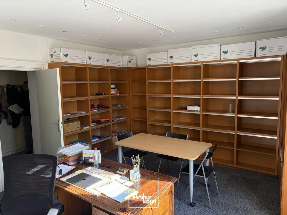 Bureaux à louer Poitiers centre 120m2  immeuble indépendant avec parking privatif sécurisé