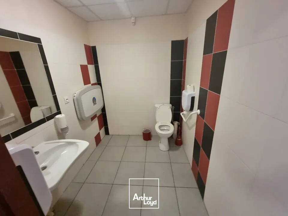 LOCAL D'ACTIVITÉ / BUREAUX  250 m²  NIORT (proximité A10 et Rocade)