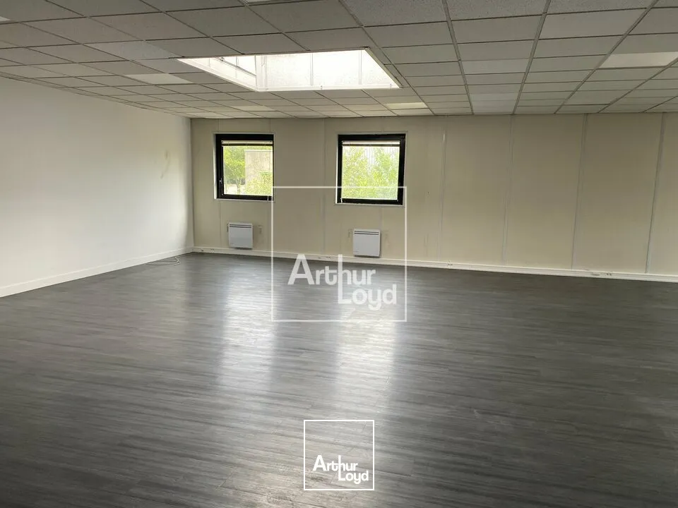 BONDOUFLE - PETITS ENTREPOTS A LOUER