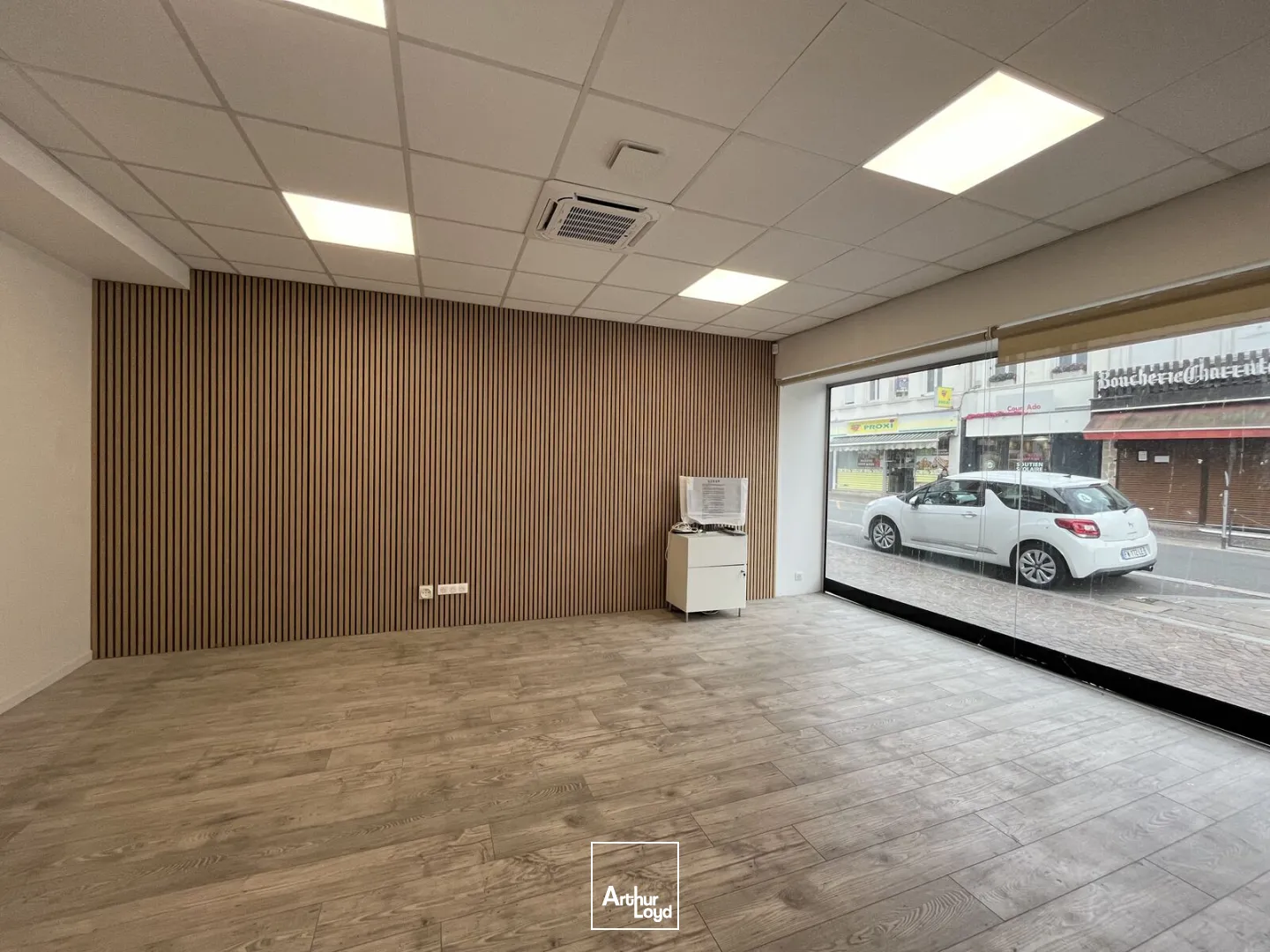 LOCAL COMMERCIAL A LOUER - 128 M2 - SAINT-QUENTIN