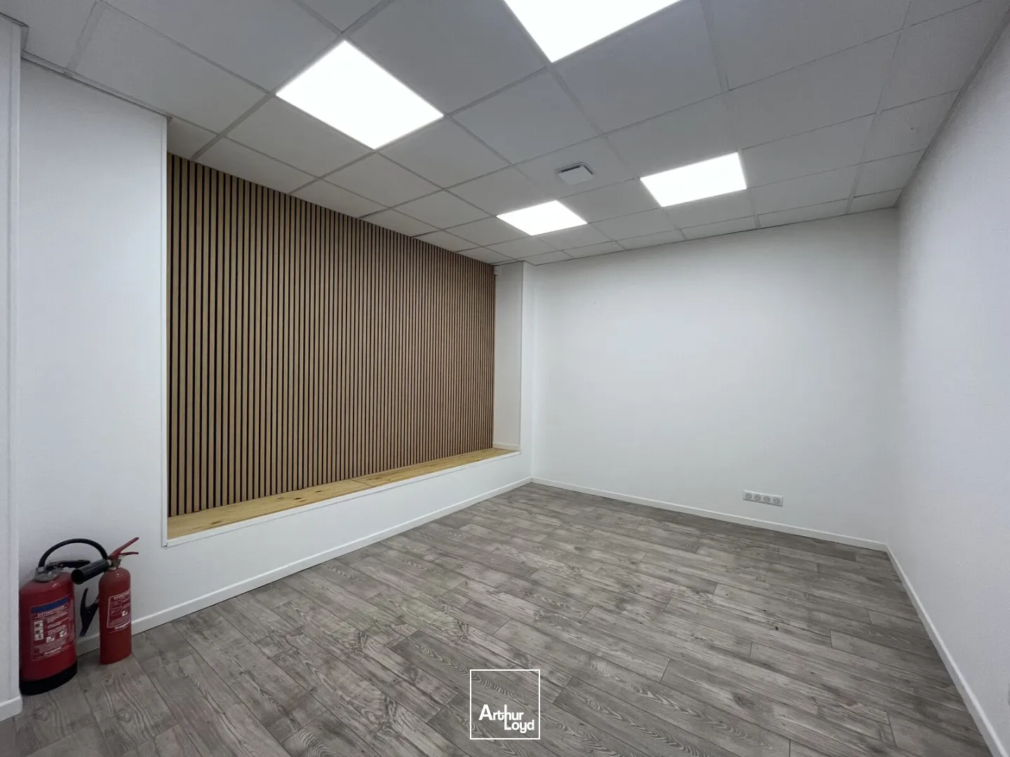 LOCAL COMMERCIAL A LOUER - 128 M2 - SAINT-QUENTIN