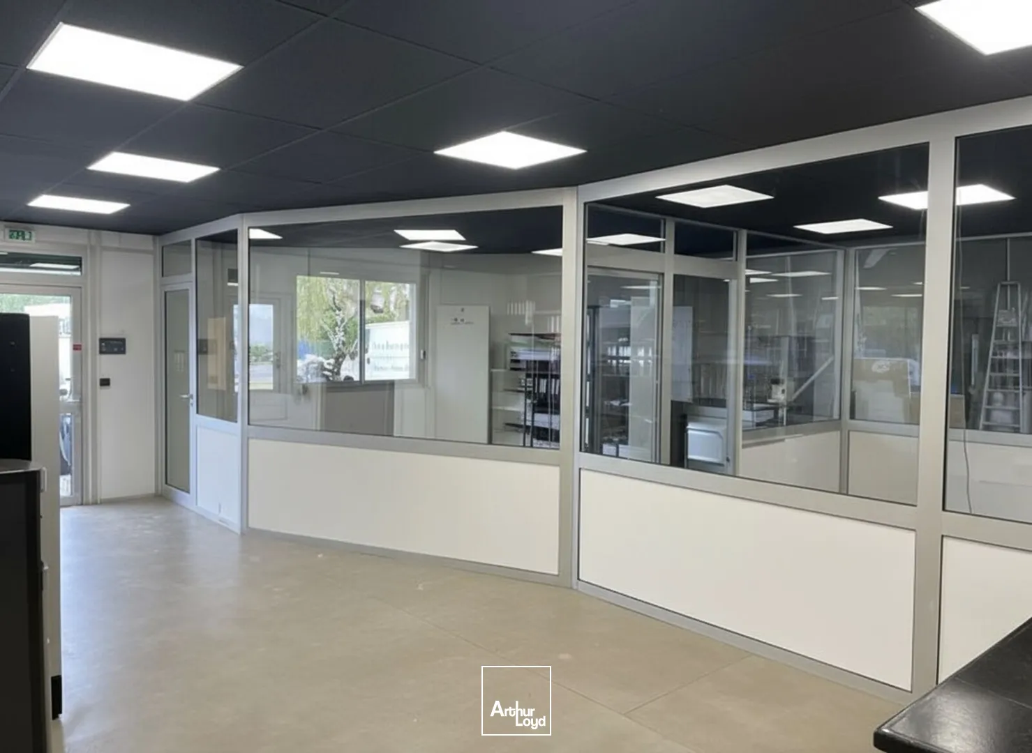 local d'activité - Négoce 347 m² environ