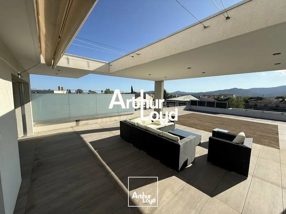 À vendre  192 m² de Bureaux au dernier étage, avec terrasse privative de 170 m²