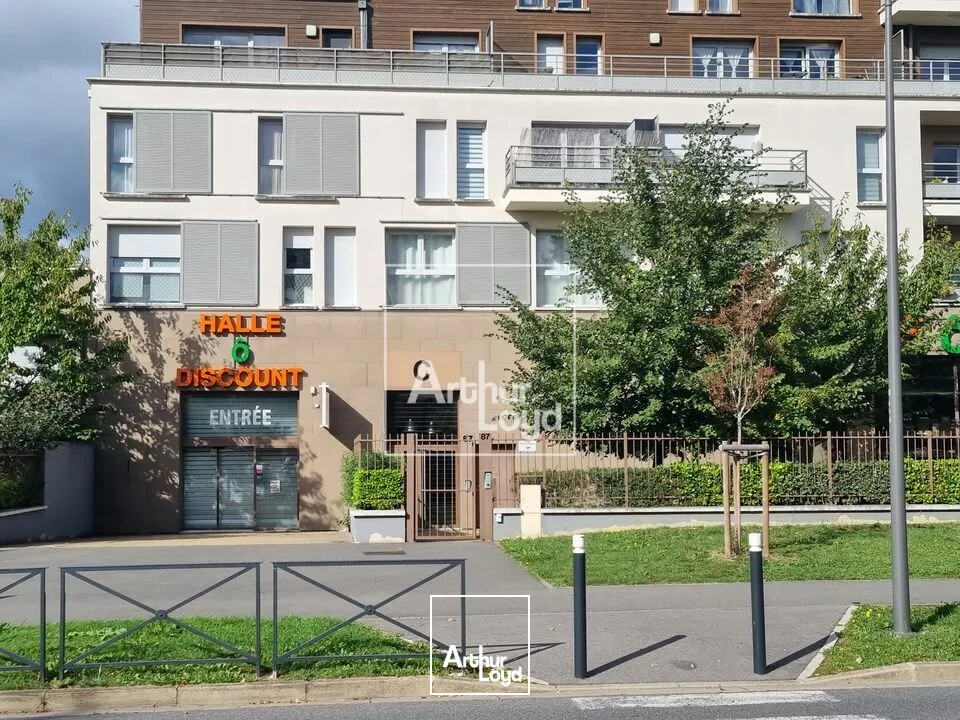 Cellules commerciales / Bureaux proche RER A LOGNES !