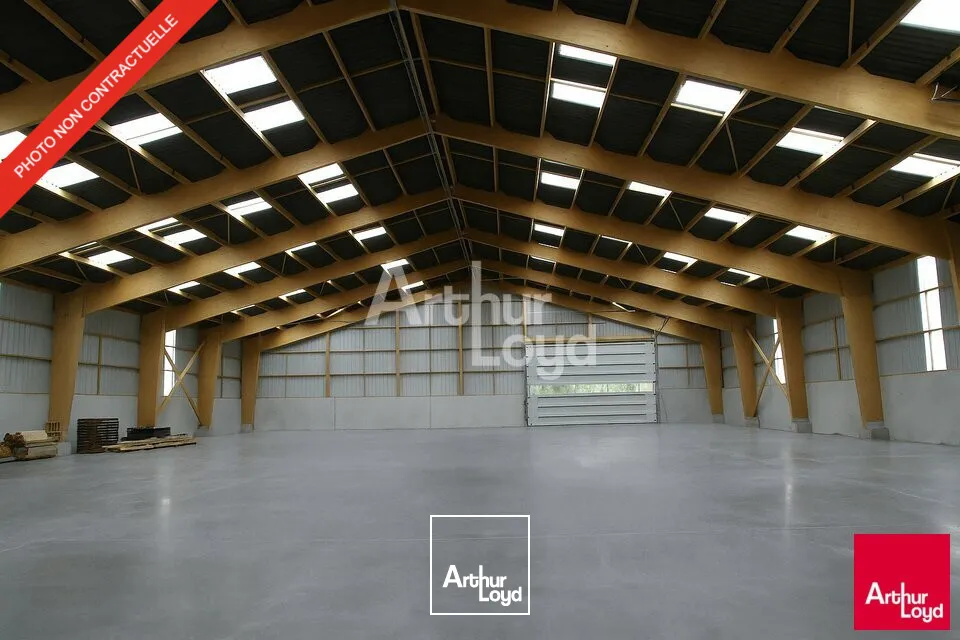 PROCHE DE FOUGERES - LOCAL D'ACTIVITE A VENDRE - 1 850 M²