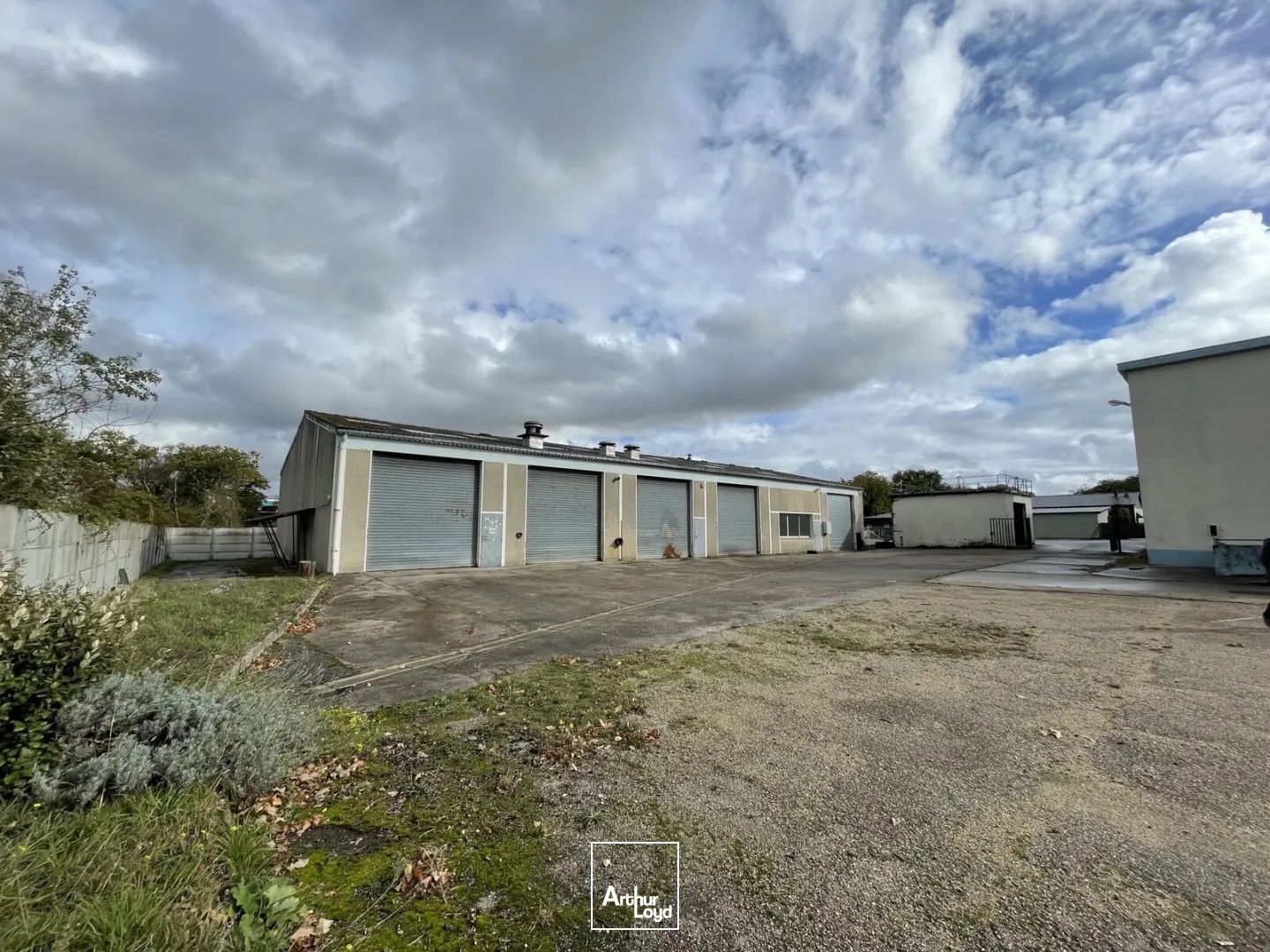 A Vendre - Local d'Activité 