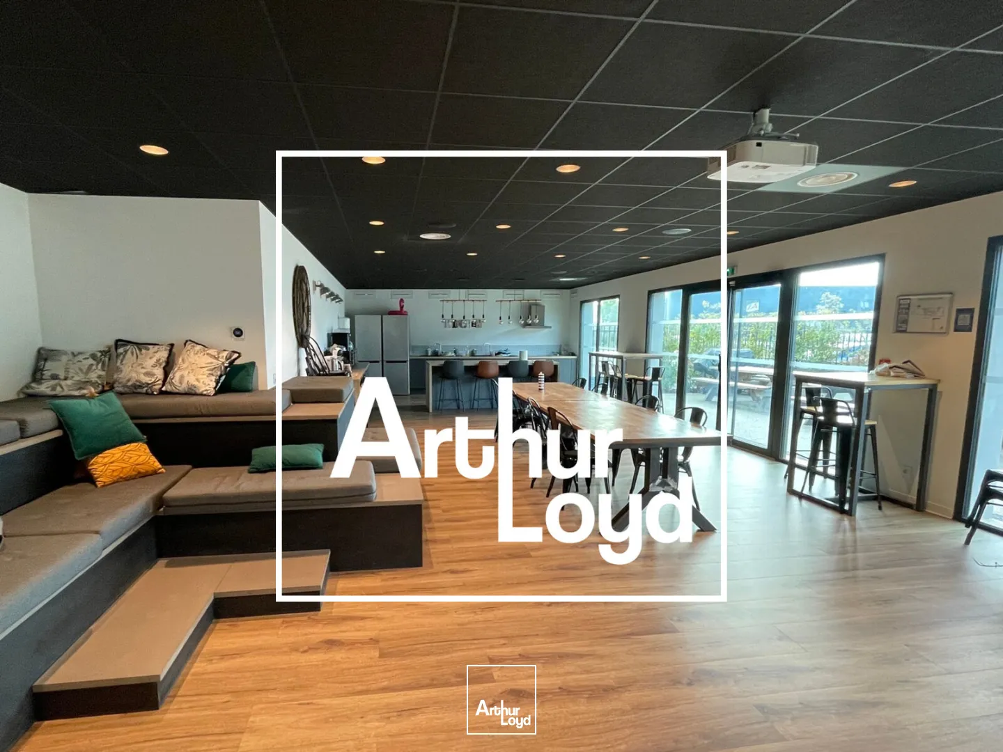 IMMEUBLE DE BUREAUX INDEPENDANT DE 1890 m2 A VENDRE - MAUGUIO FREJORGUES EST