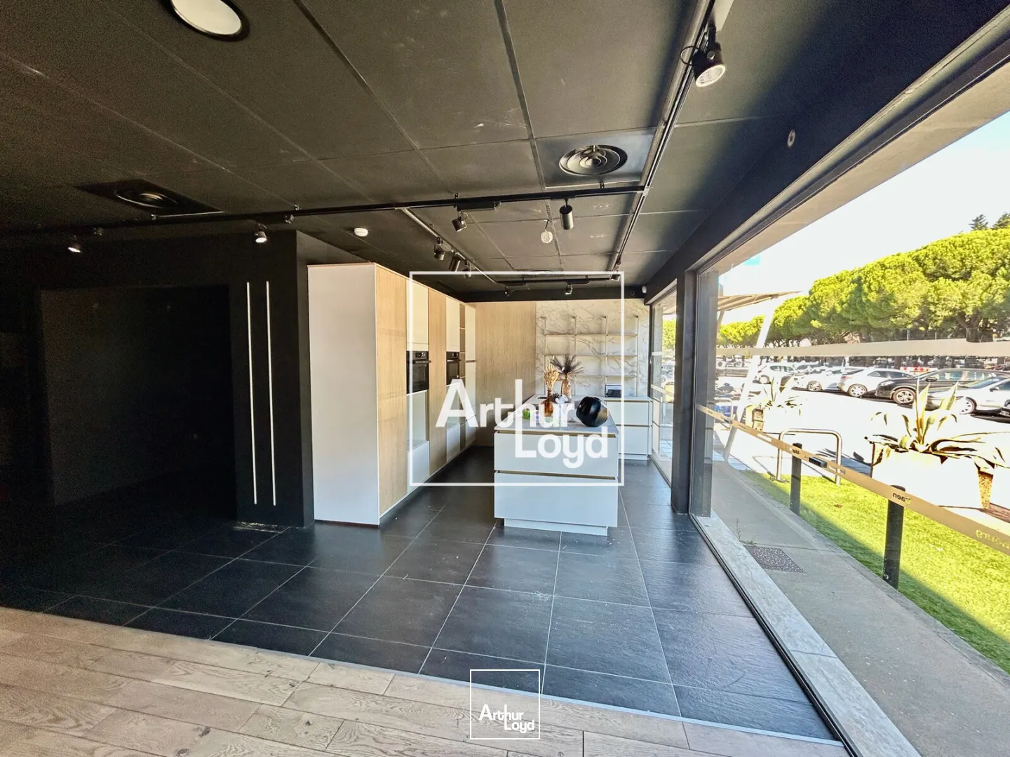 Local commercial 240 m² à louer à Lattes - Visibilité optimale et emplacement stratégique