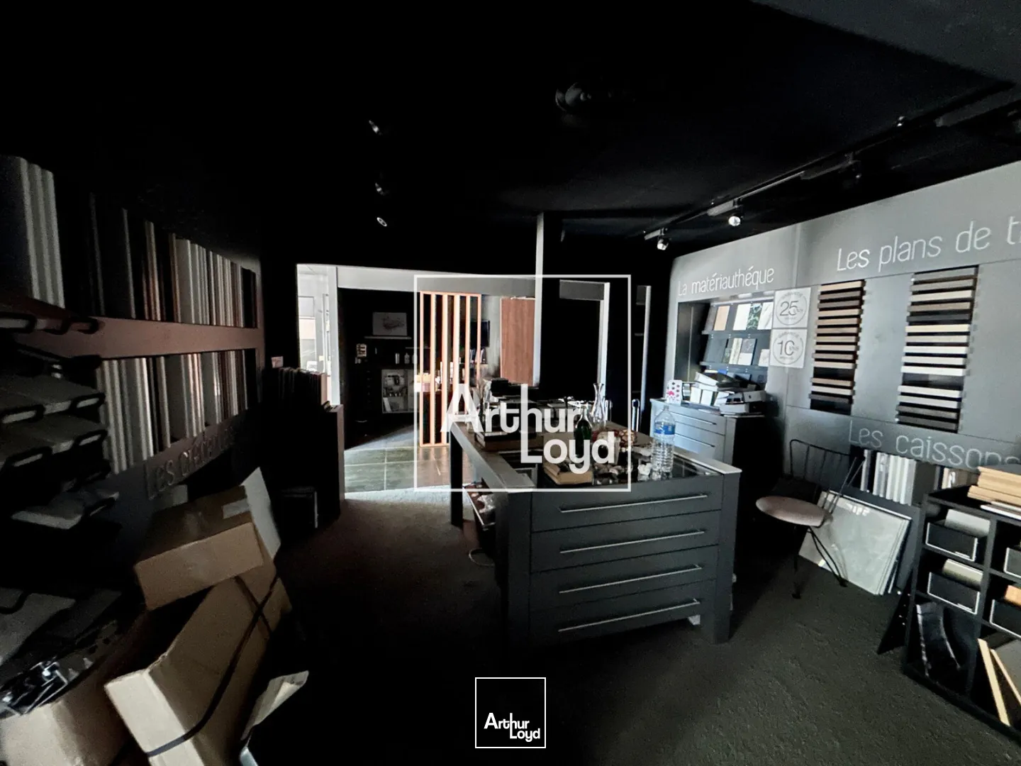 Local commercial 240 m² à louer à Lattes - Visibilité optimale et emplacement stratégique