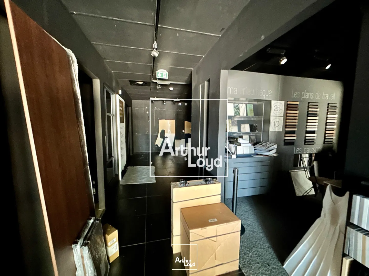 Local commercial 240 m² à louer à Lattes - Visibilité optimale et emplacement stratégique