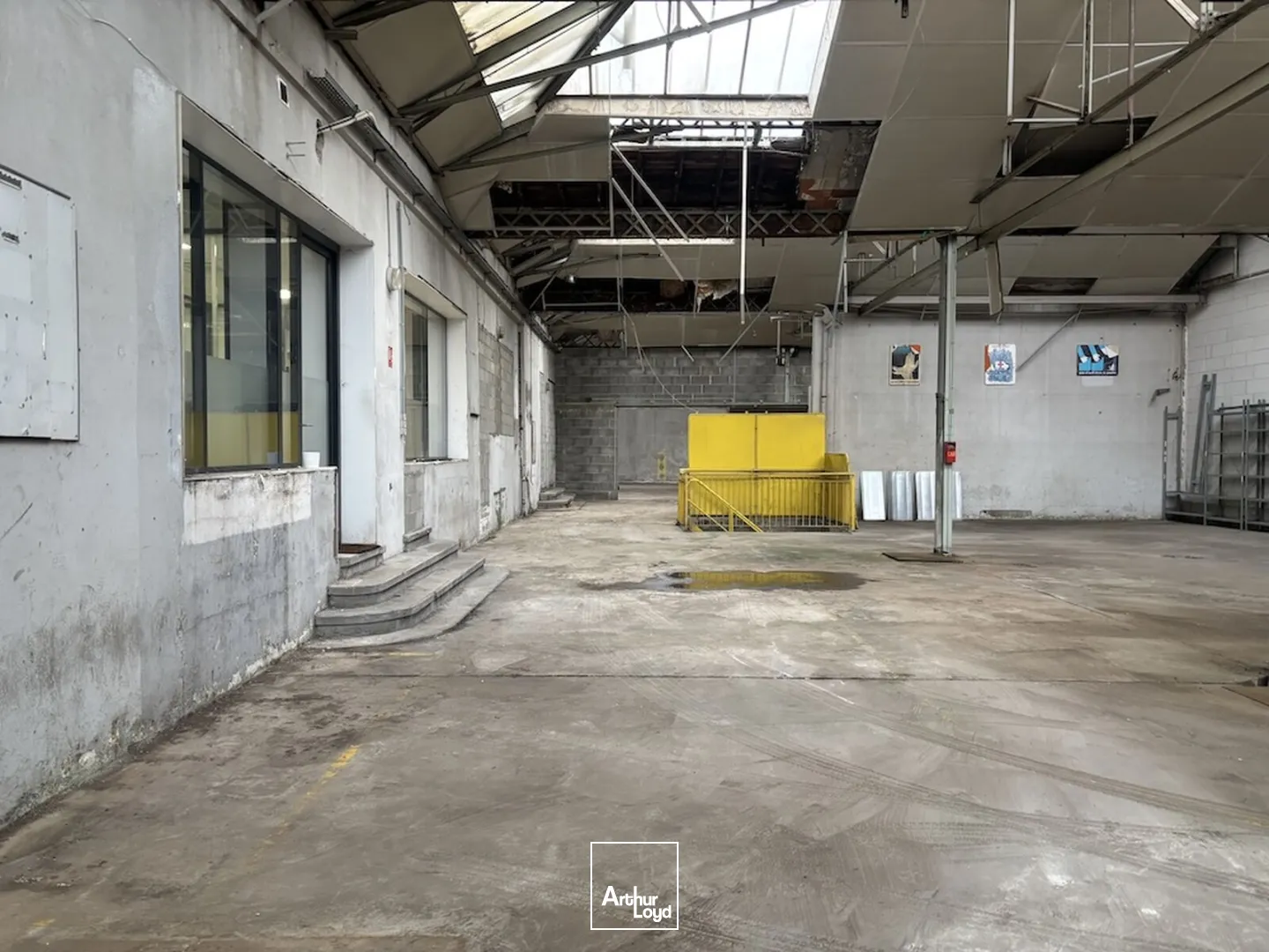 À VENDRE : Locaux d'activités de 1 226 m² dont 336 m² en sous-sol au coeur du quartier Technopole à Saint-Étienne