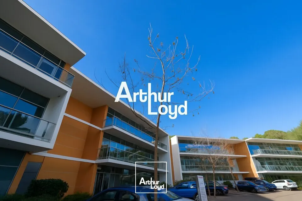 Bureaux cloisonnés et climatisés à louer 284 m² - Sophia Antipolis 