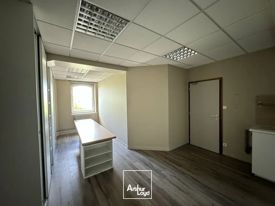 BUREAUX à LOUER de 219 m²