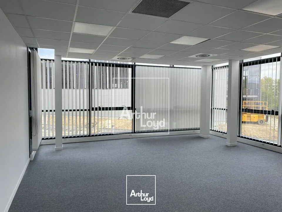 GRIGNY LOCAL NEUF A LOUER