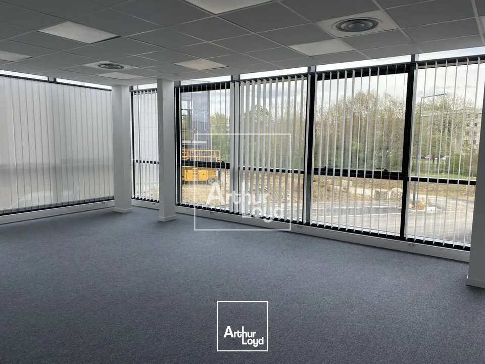 GRIGNY LOCAL NEUF A LOUER