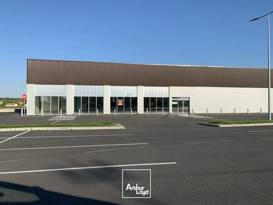 SAINTE MAURE DE TOURAINE LOCAL COMMERCIAL A LOUER 600 M²