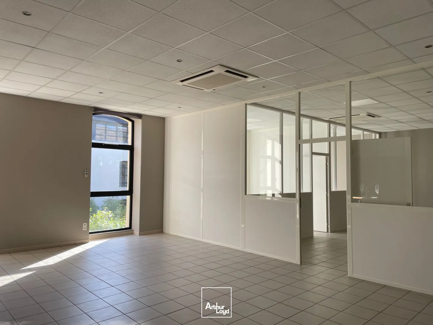 BUREAUX accès PMR - 102 m2 - A LOUER - PARC Gouraud de Soissons