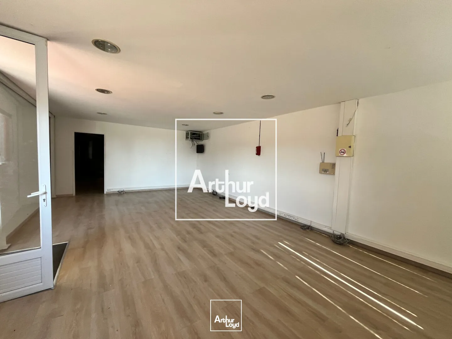 LOCATION LOCAL D'ACTIVITÉ 390M2 - NIMES SUD- ST GILLES