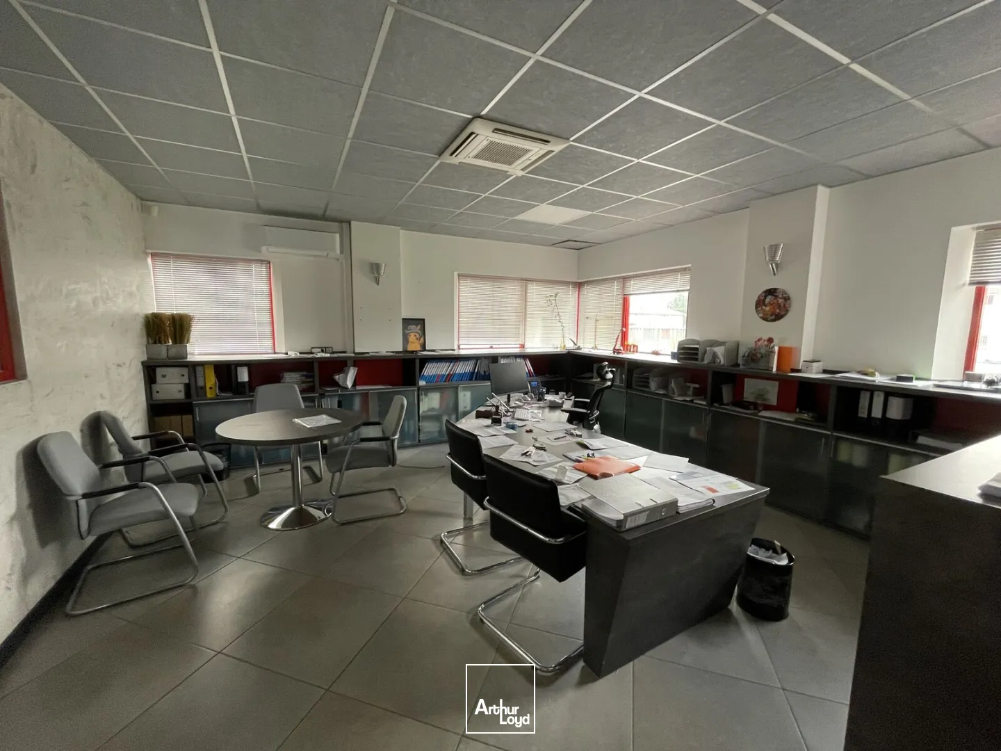 site industriel 1555 m² - vaste foncier