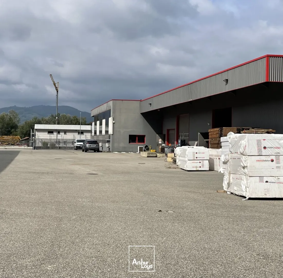 site industriel 1555 m² - vaste foncier