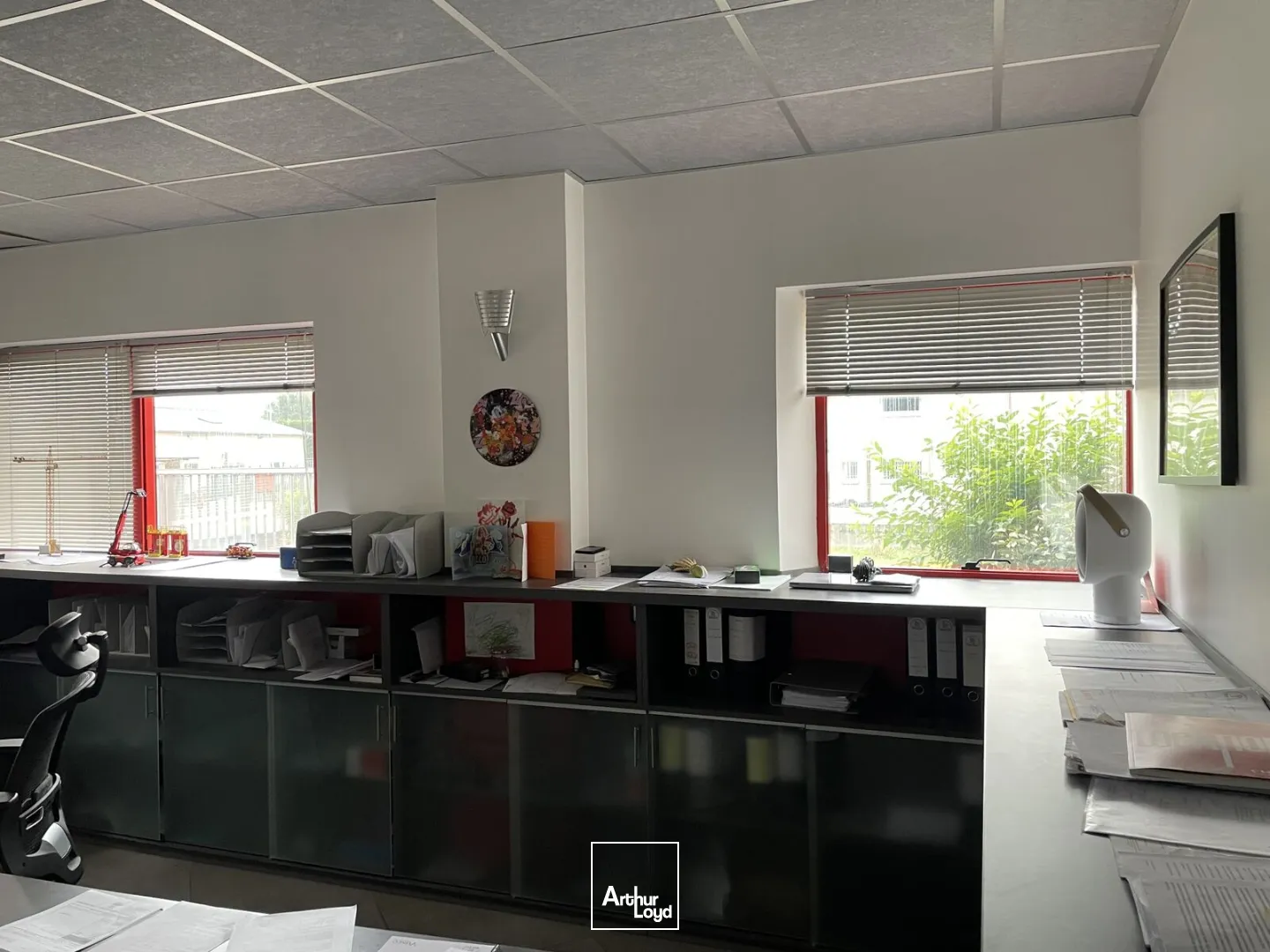 site industriel 1555 m² - vaste foncier