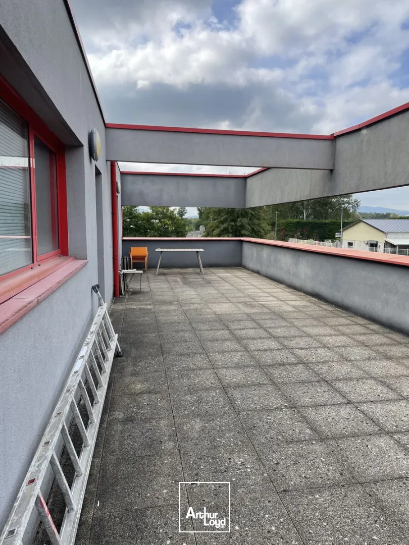 site industriel 1555 m² - vaste foncier