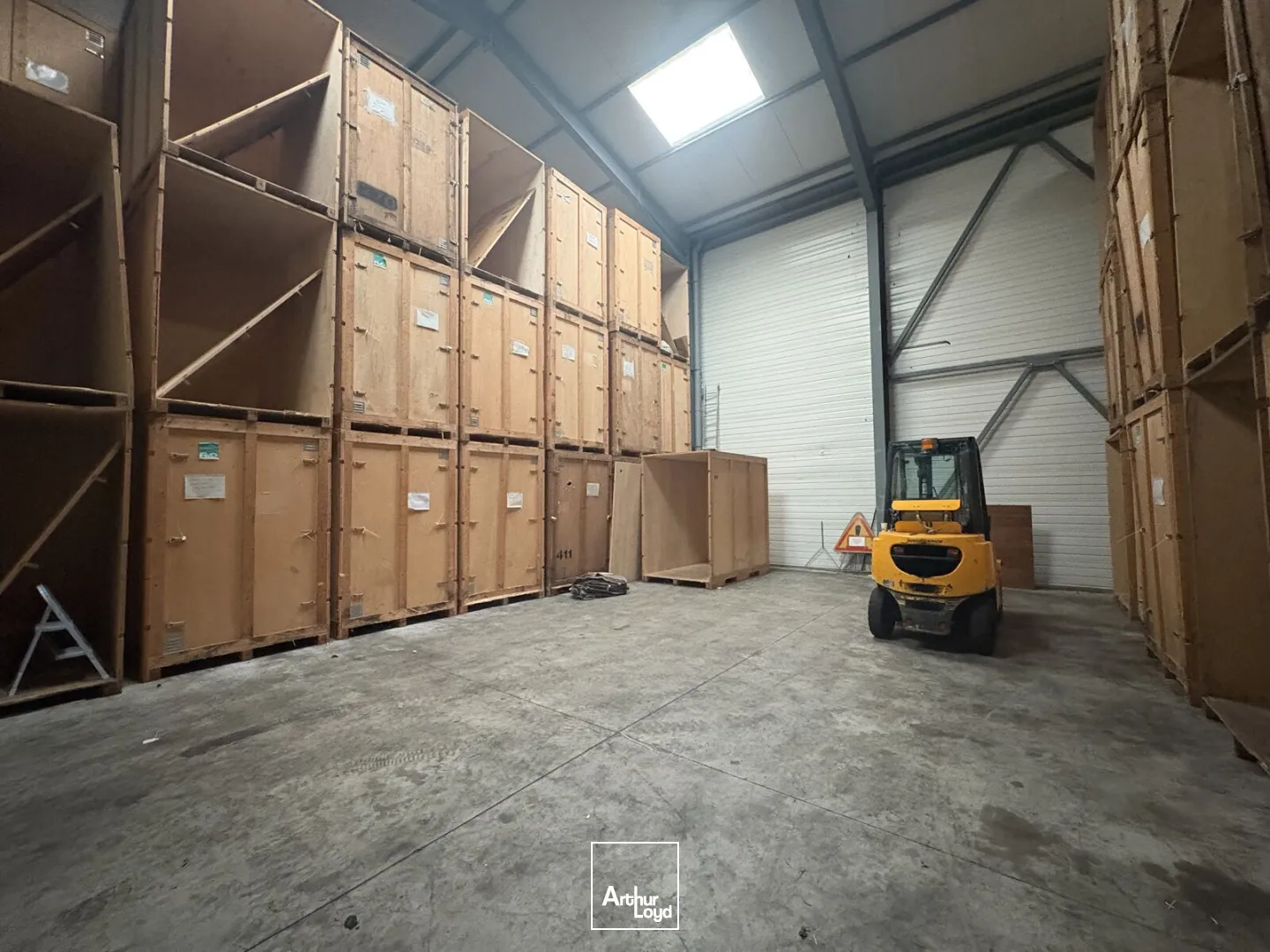 A LOUER - STOCKAGE - 600 M2 - BUREAUX - FONCIER 2344 M2 - ST NAZAIRE - ZONE DE BRAIS