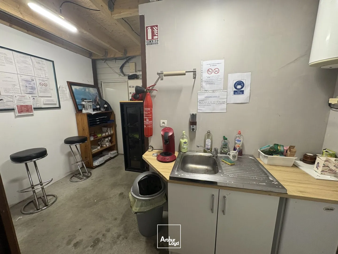 A LOUER - STOCKAGE - 600 M2 - BUREAUX - FONCIER 2344 M2 - ST NAZAIRE - ZONE DE BRAIS