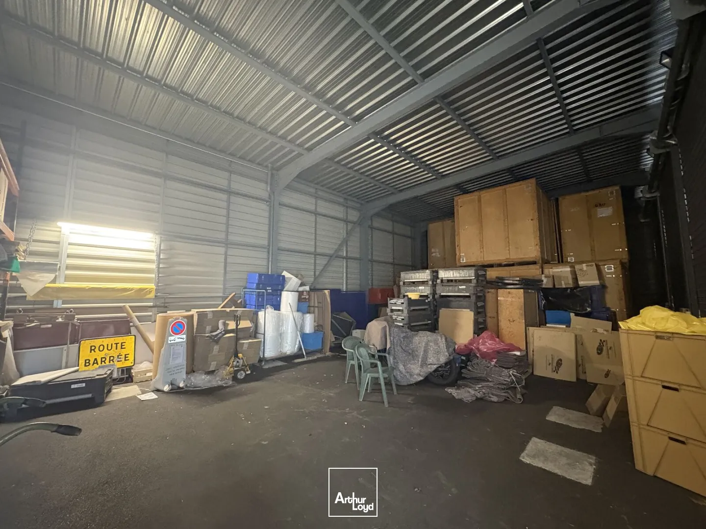 A LOUER - STOCKAGE - 600 M2 - BUREAUX - FONCIER 2344 M2 - ST NAZAIRE - ZONE DE BRAIS
