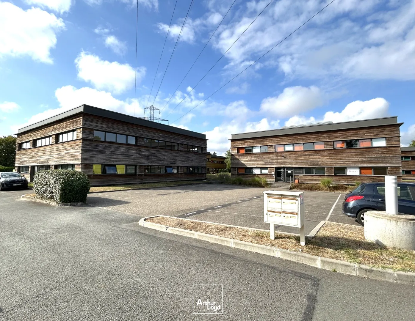 Immeuble de bureaux indépendant de 768 m² à louer dans un parc tertiaire arboré - Mérignac Cadera Sud