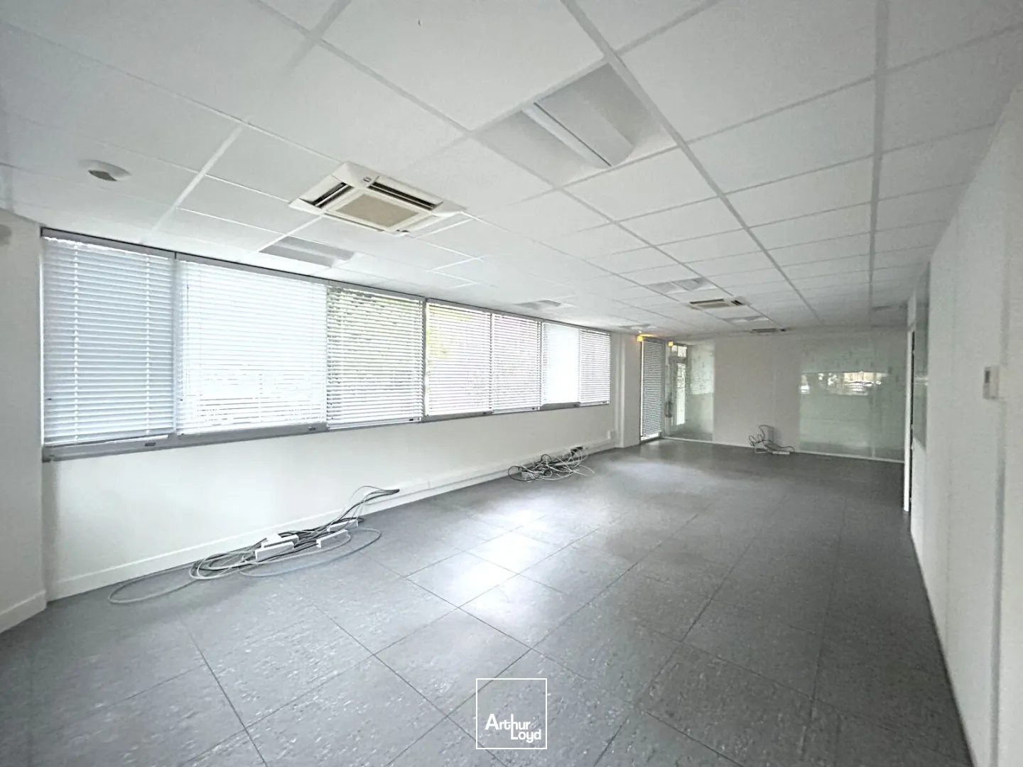 A louer - Plateau de 222 m² de bureaux climatisés - Mérignac à proximité du tram