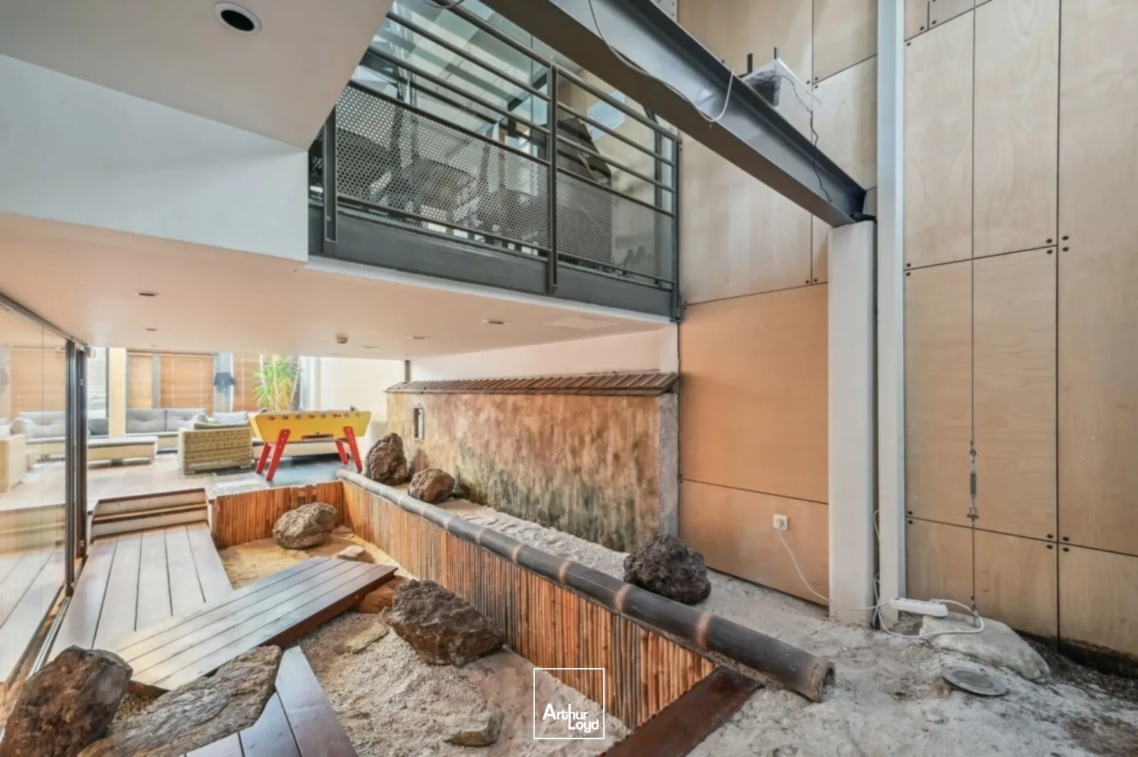 Immeuble indépendants style loft avec terrasses, à deux pas du métro Alésia.