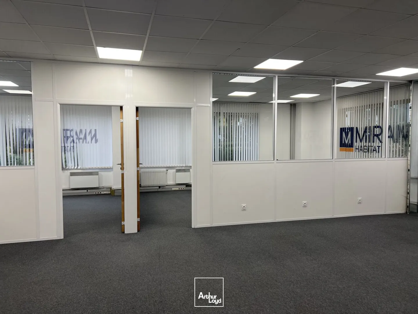 Locaux d'activité/bureaux en location 407 m² divisibles à Villepinte Paris Nord 2 - Accès CDG rapide - Proximité centre commercial IKEA et Usine Center