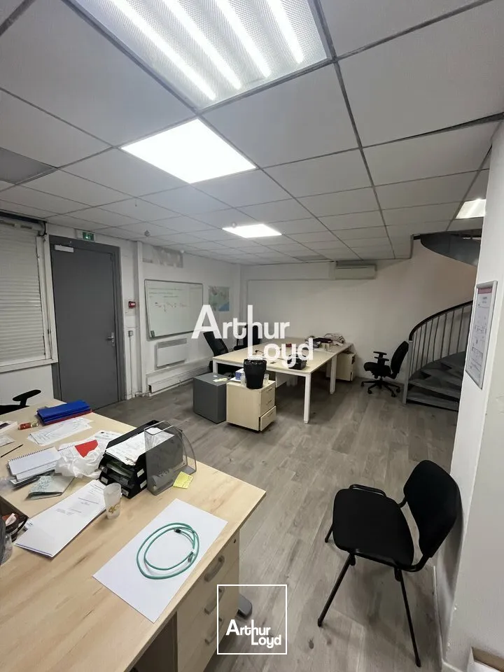 Locaux mixtes 250 m² - Mandelieu