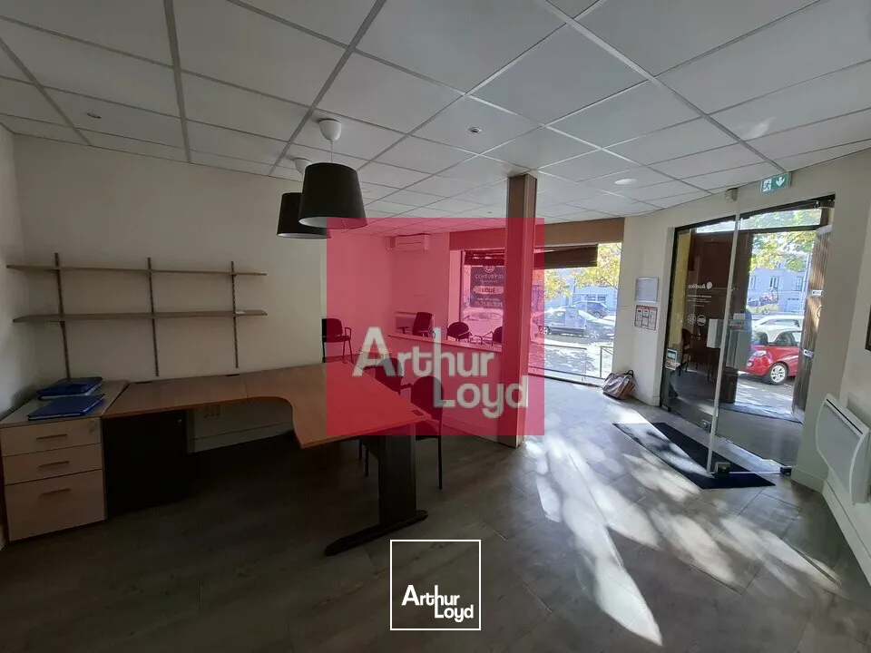 RIOM CENTRE LOCAL COMMERCIAL A VENDRE 113 m²