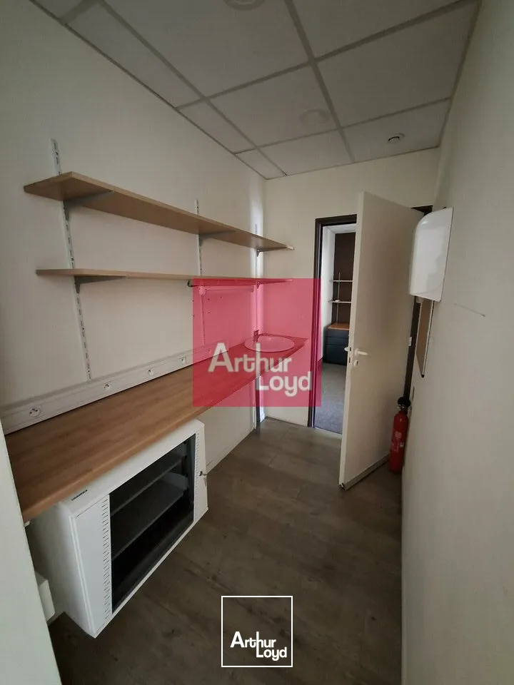 RIOM CENTRE LOCAL COMMERCIAL A VENDRE 113 m²