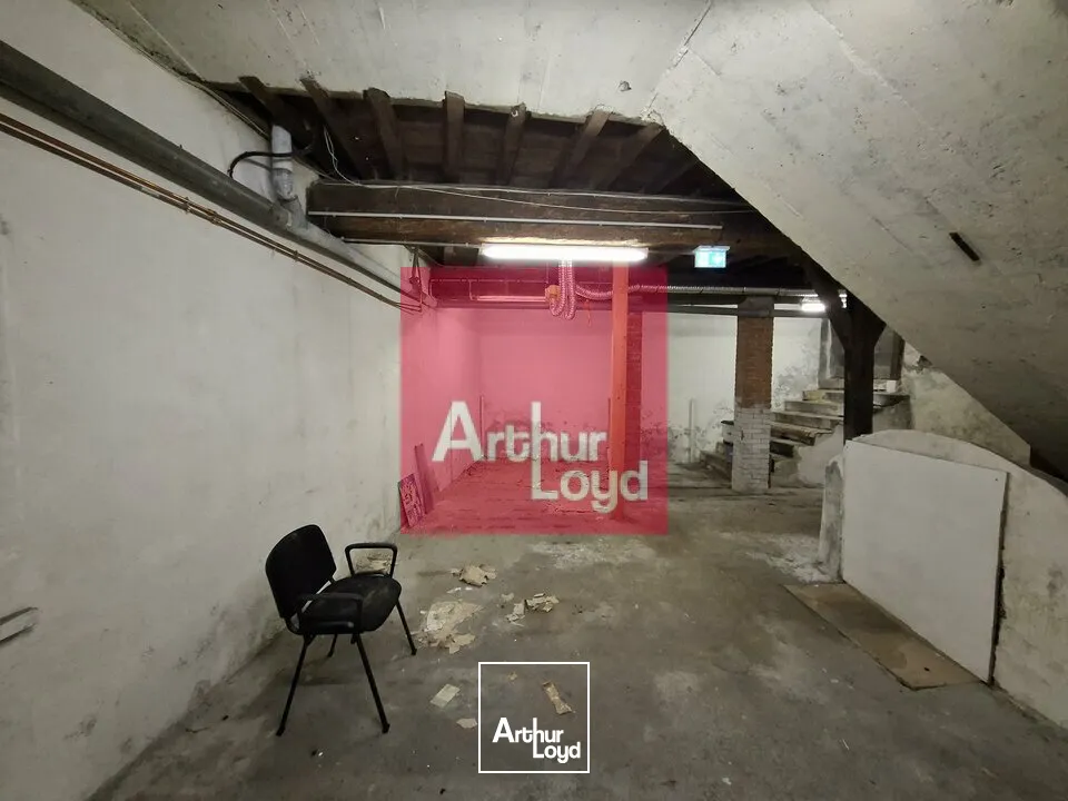 RIOM CENTRE LOCAL COMMERCIAL A VENDRE 113 m²