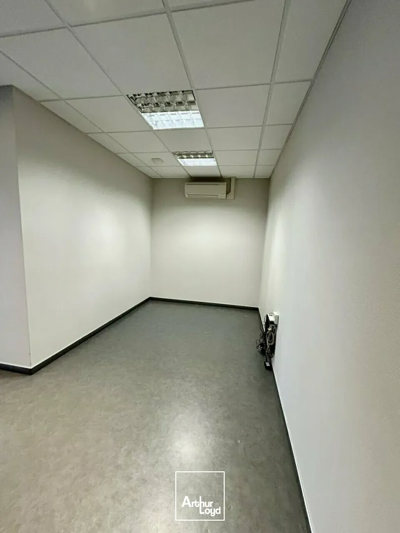 BUREAUX à VENDRE de 65 m²