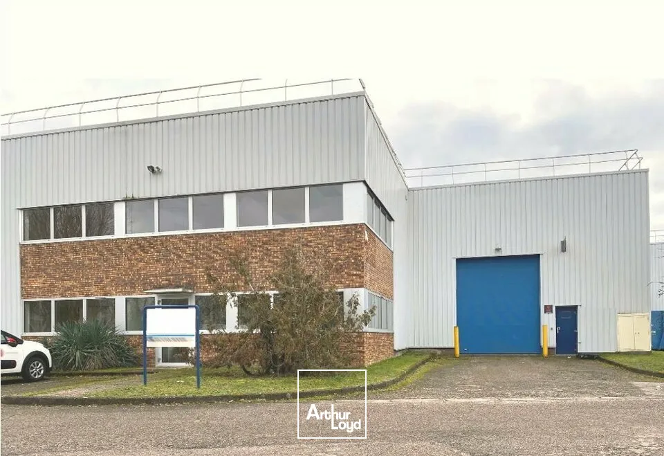 LOCAL D'ACTIVITE - ENTREPOT à LOUER de 816 m²