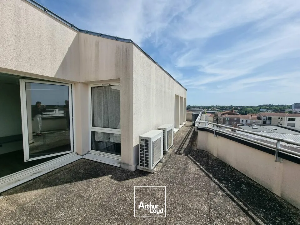 À louer  Bureaux 120 m² avec terrasse  Centre-ville de La Roche-sur-Yon
