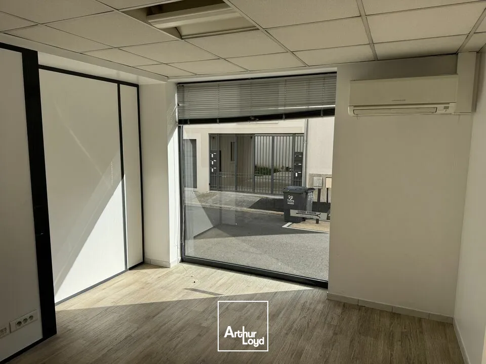 TOURS CENTRE PROCHE GARE BUREAUX A LOUER 123 M² AVEC PARKINGS