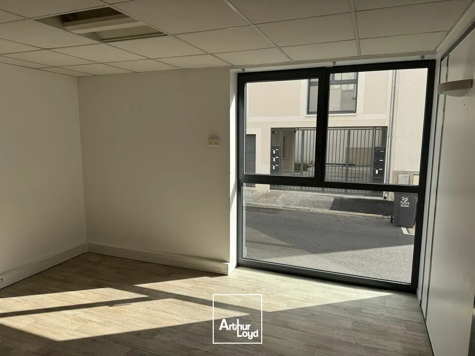 TOURS CENTRE PROCHE GARE BUREAUX A LOUER 123 M² AVEC PARKINGS