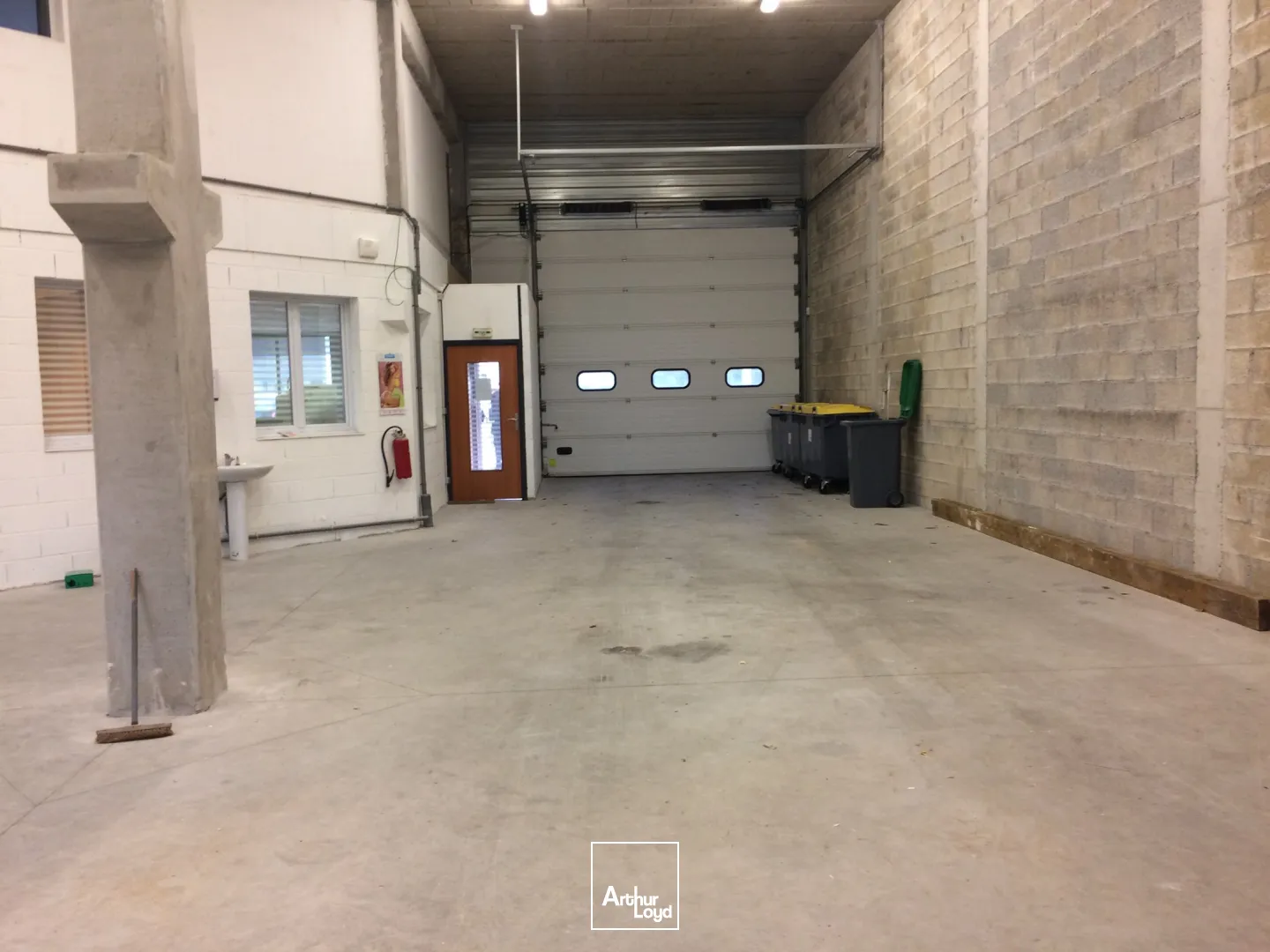 SOISSONS (02200) - ZAC des Entrepôts -Entrepôt brut loué sous bail - vente à l'investissement.