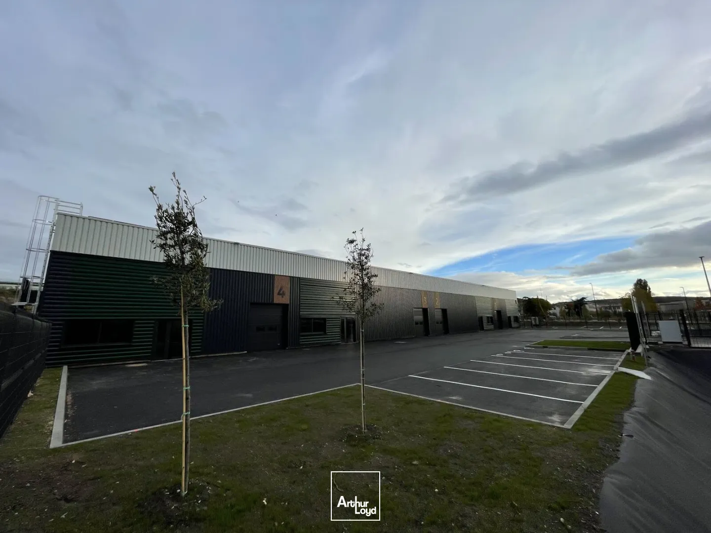 Locaux d'activité à vendre à PETIT COURONNE 76650