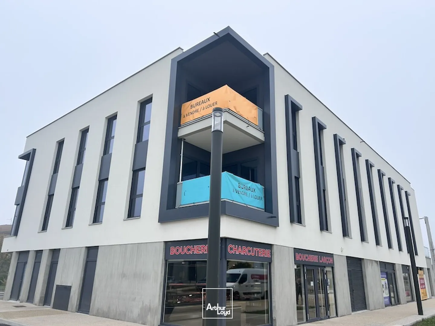 PERONNAS CENTRE - BUREAUX NEUFS A LOUER AVEC PARKINGS