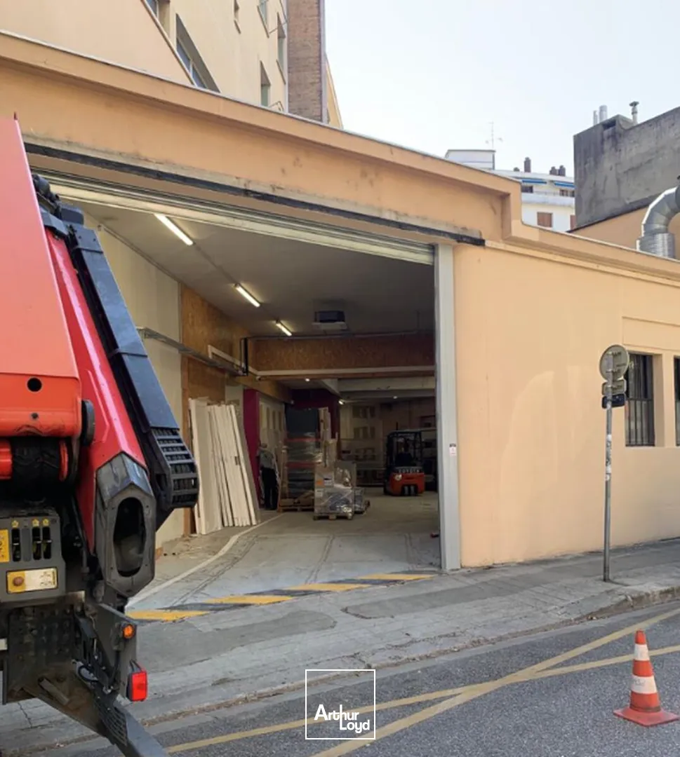 local commercial 698 m² location Grenoble